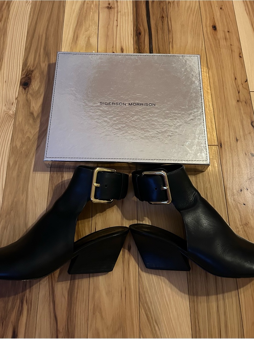 Sigerson Morrison Black Leather Open Toe Wedge w Ankle Wrap and Gold Buckle 9 - Picture 4 of 8